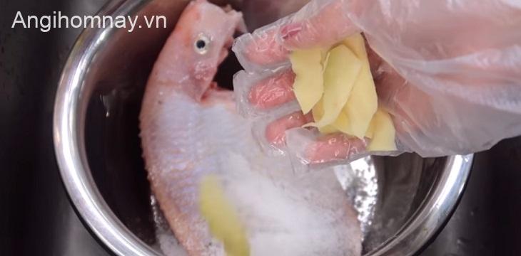 Bước 1 Sơ chế nguyên liệu Lẩu cá diêu hồng chua cay