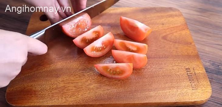 Bước 1 Sơ chế nguyên liệu Lẩu cá diêu hồng măng chua