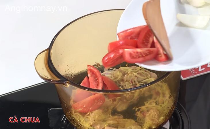 Bước 3 Nấu nước lẩu Lẩu cá khoai chua cay