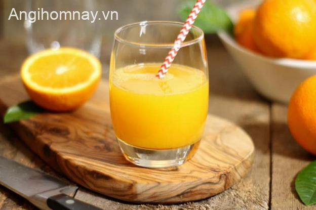 Một cốc nước cam trong bữa sáng cung cấp cho bạn một lượng vitamin D.