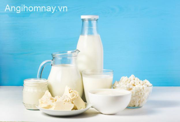 Sữa và các sản phẩm từ sữa đều chứa hàm lượng vitamin D cao.