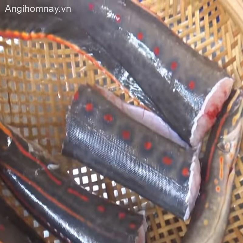 Bước 1 Chế biến cá chạch Lẩu cá chạch chua cay