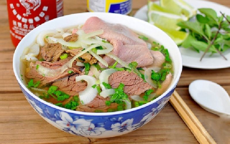 Phở tái nạm bò